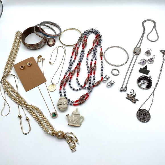 Jewelry Lot of Vintage to Modern Wearable Jewelry - Picture 13 of 13